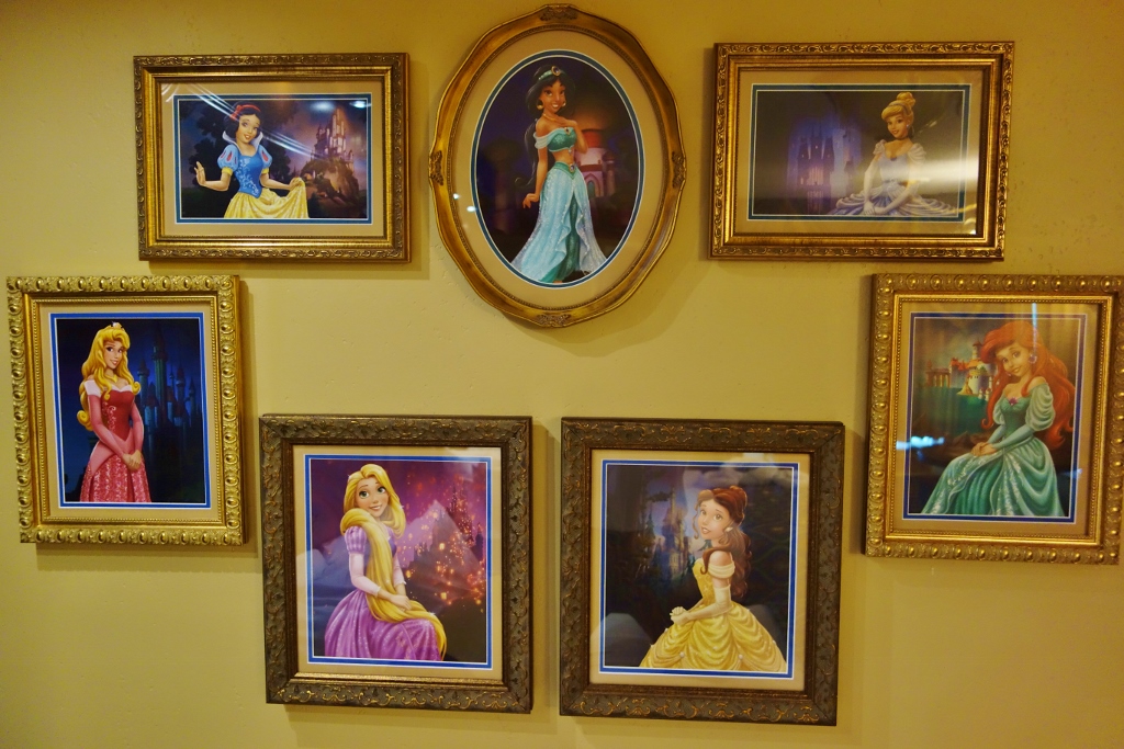 Princesses at Royal Room at Port Orleans Riverside from yourfirstvisit.net