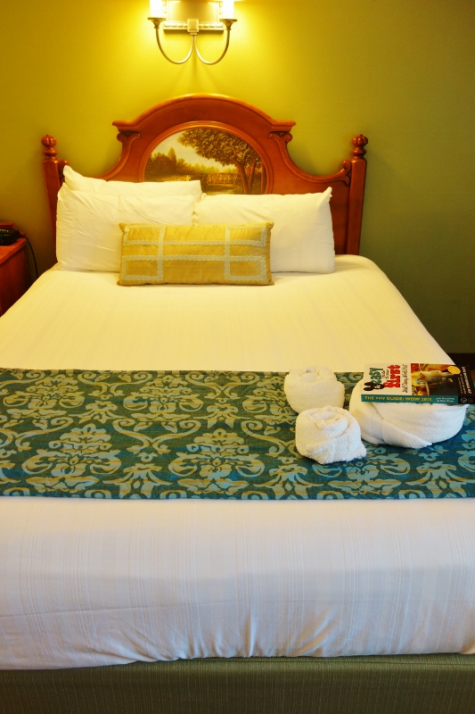 Bed Detail Standard Magnolia Bend Room Disney's Port Orleans Riverside Resort from yourfirstvisit.net