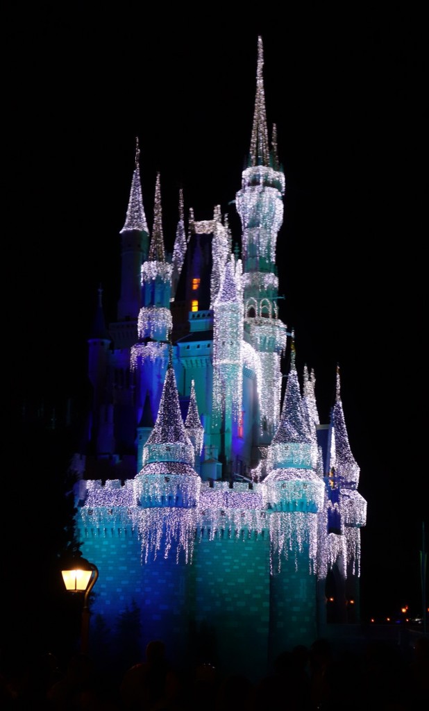 Christmas at Disney World from yourfirstvisit.net