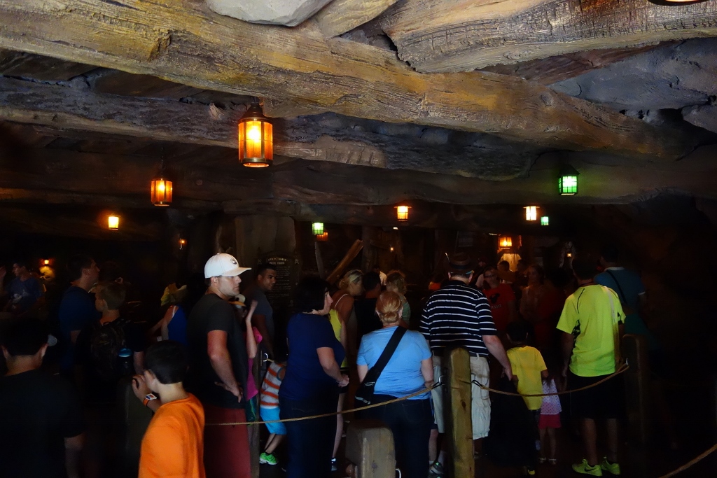 seven dwarfs queue line magic kingdom