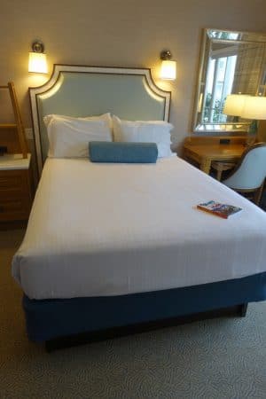 Photo Tour of a Standard Room at Disney's Beach Club Resort ...