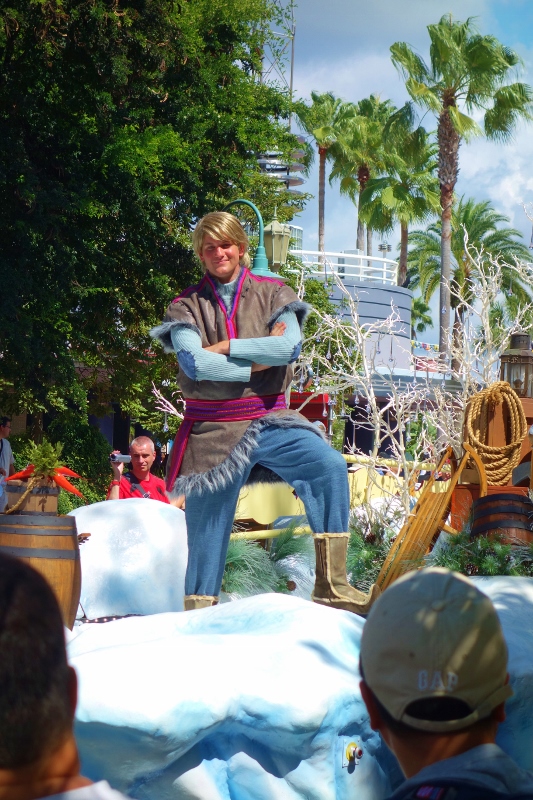 Kristoff Anna and Elsa's Royal Welcome Parade at Disney's Hollywood Studios from yourfirstvisit.net (2)