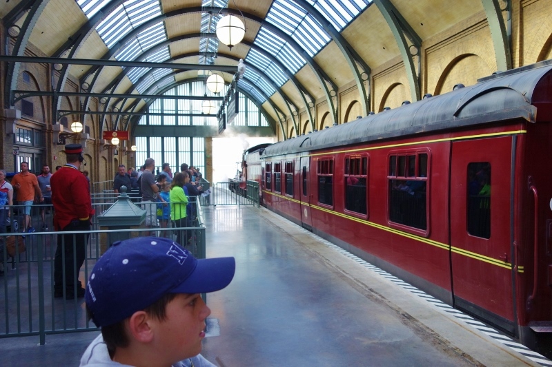 Hogwarts Express Wizarding World of Harry Potter Diagon Alley from yourfirstvisit.net (2)