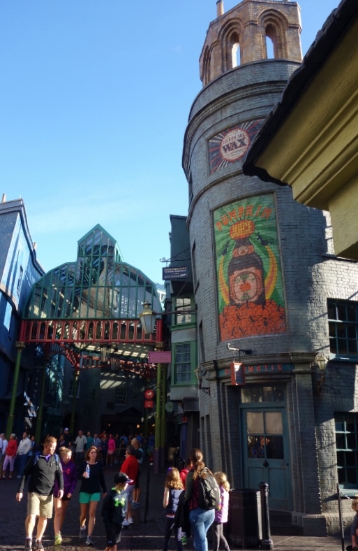 Diagon Alley Wizarding World of Harry Potter from yourfirstvisit.net