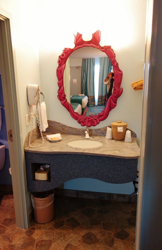 Photo Tour Of Standard Little Mermaid Rooms At Disney S Art Of