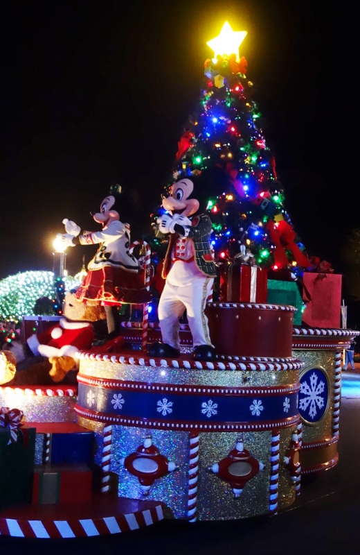 Mickey and Minnie at Mickey's Once Upon a Christmastime Parade at MVMCP 2014 from yourfirstvisit.net_
