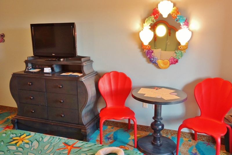 Photo Tour Of Standard Little Mermaid Rooms At Disney S Art Of