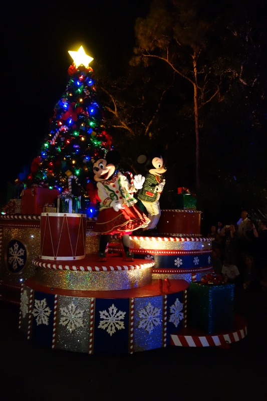 Mickey and Minnie Mickey's Very Merry Christmas Party 2015 from yourfirstvisit.net