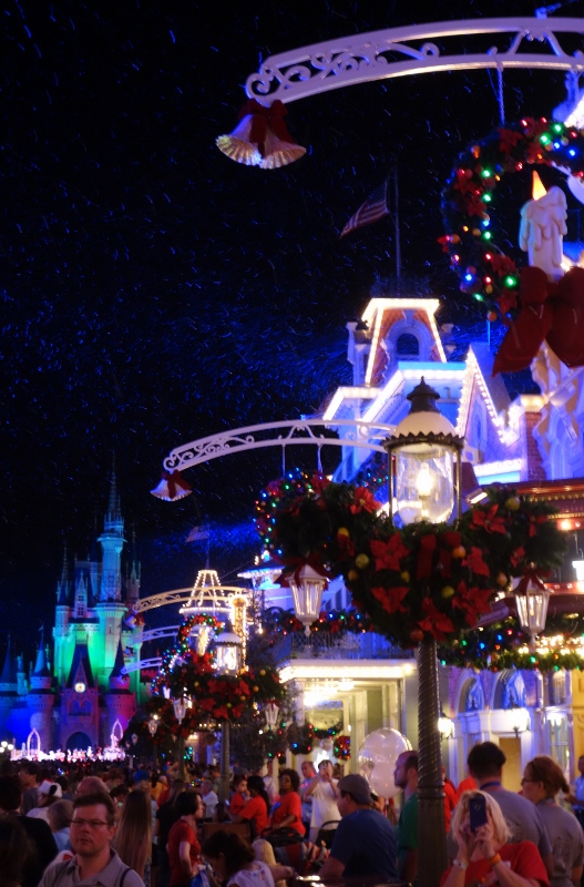 Snow on Main Street Mickey's Very Merry Christmas Party 2015 from yourfirstvisit.net