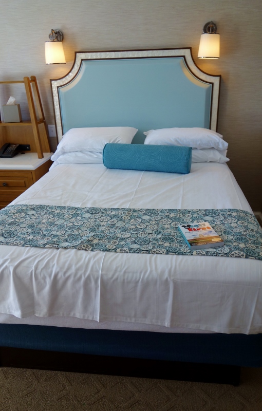 Photo Tour of a Standard Room at Disney's Beach Club Resort ...