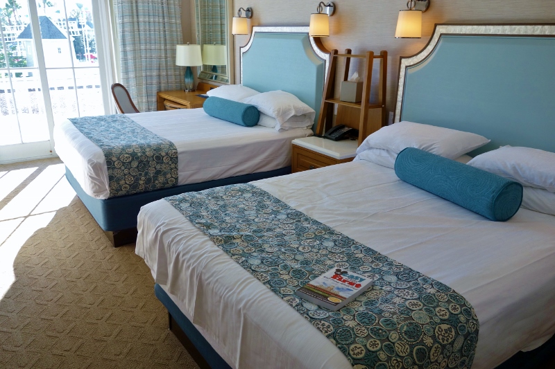 Photo Tour of a Standard Room at Disney's Beach Club Resort ...