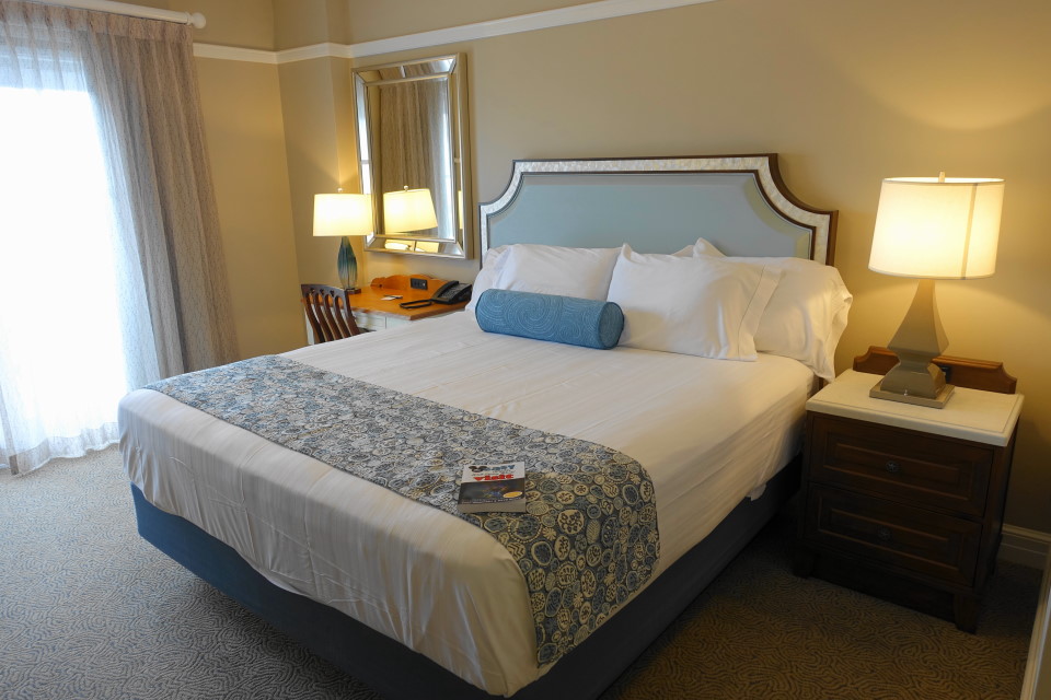 bed-side-master-bedroom-disneys-beach-club-villas-from-yourfirstvisit-net