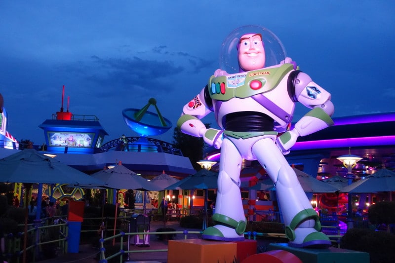 toy story alien saucer ride