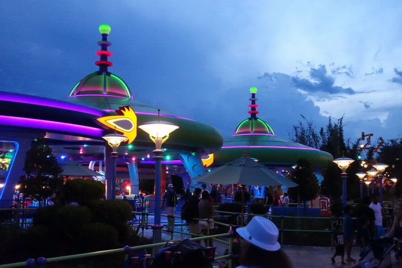 toy story alien saucer ride