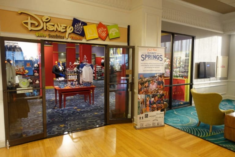 Amenities and Dining at the Wyndham and Wyndham Garden Lake Buena Vista